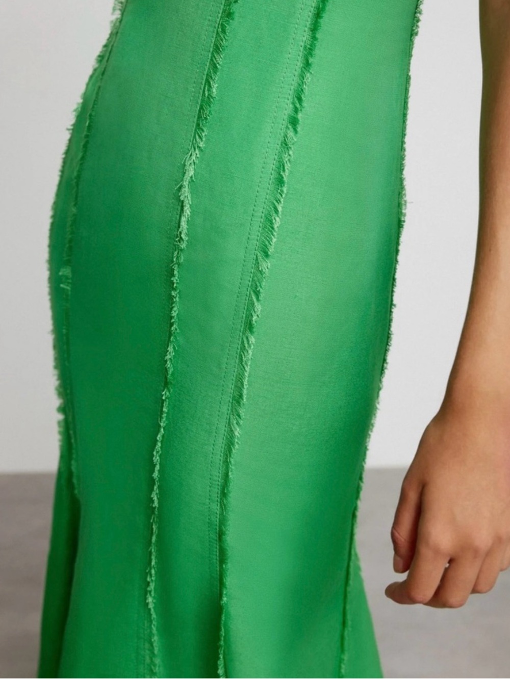 Green Spaghetti-Strap Maxi Dress with Keyhole Neckline - Picture 5 of 7